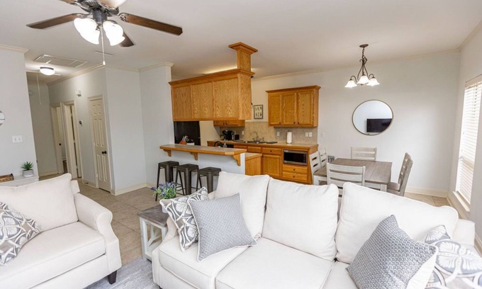Highlands - Perkins Condo | Close to LSU & Hospitals, Extended Stays Welcome