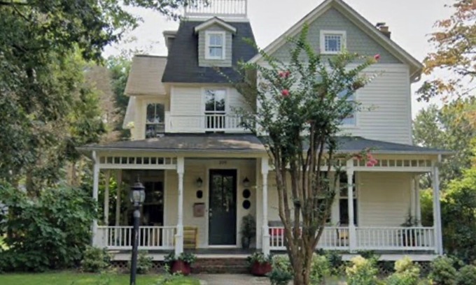East Falls Church House | Close to Metro in Falls Church City