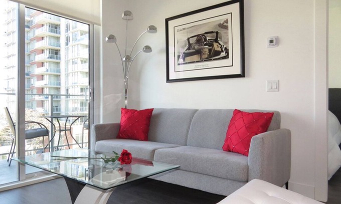 Inner Harbour Condo | Close to Ocean/Near Downtown/Wifi/Secure Parking/Outdoor Pool/Gym