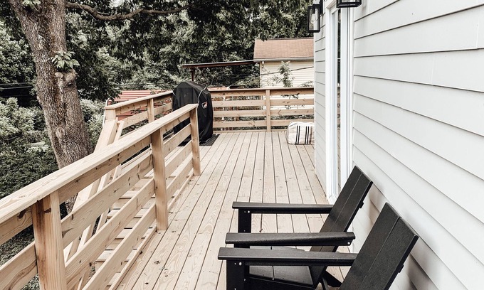 Shelby Hills House | Close to Shelby Park! Charming Pink Door Cottage