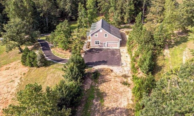 Columbus House | Close to TIEC, Columbus, Tryon, Landum, Lake Lure & Chimney Rock. Very private