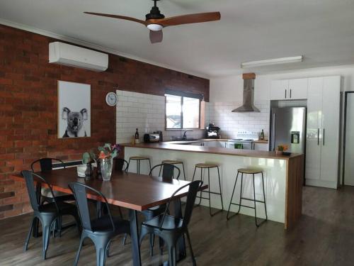 Myrtleford House | Close to Town and Very Private