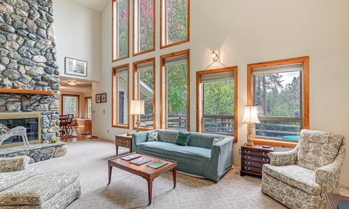 Murphy House | Close to Wine Trail: Home w/Deck Near Applegate