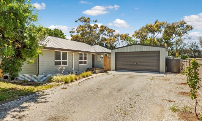 Heathcote Cottage | Clouston Cottage: Pet Friendly 3 BR & Pool