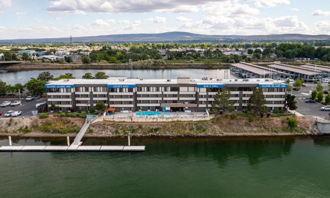 Tri-Cities Hotel | Clover Island Inn