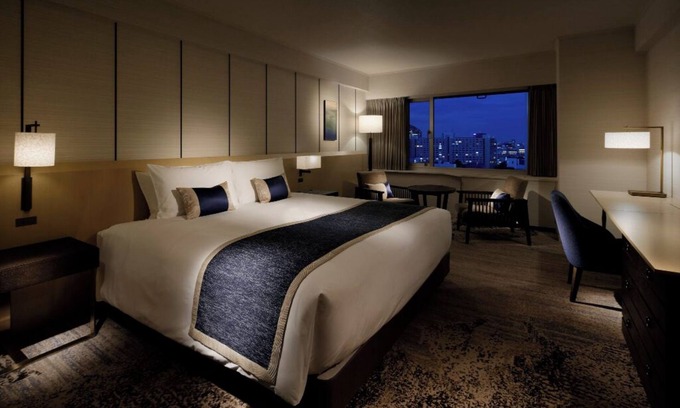 Minato Hotel | Club Deluxe King hotel with AC, fitness room, WiFi in brilliant Minato City