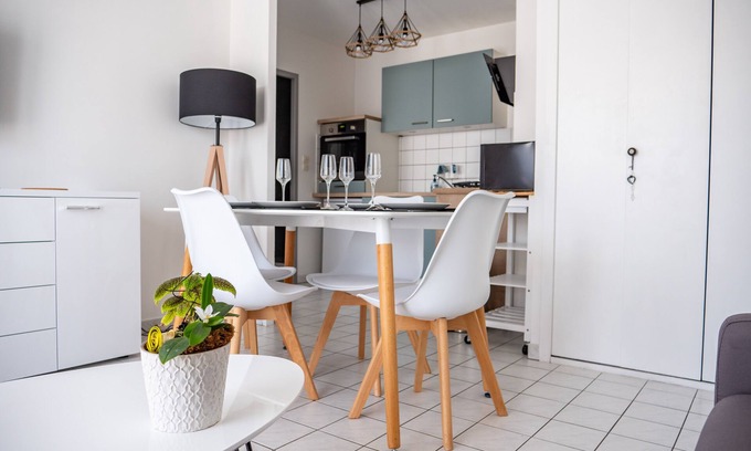 Carquefou Apartment | Club House 2 - Cottage in the Heart of Carquefou - bus N ° 85 at 50m