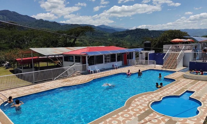 Albania House | Club Recreativo Las Guitarras