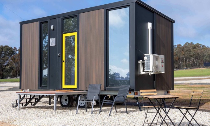 Warrenmang House | Clyde at Sheltered Paddock by Tiny Away