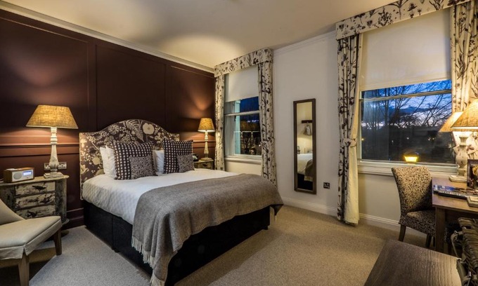 Kew Hotel | Coach & Horses Hotel