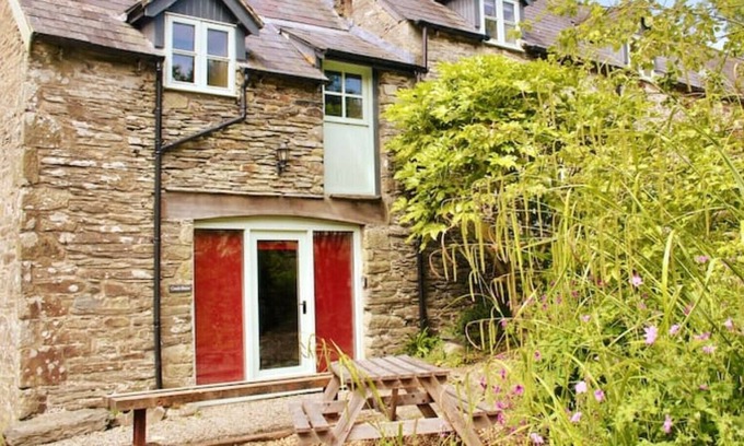 Tremain Cottage | Coach House - 5 minutes from stunning beaches of Cardigan Bay