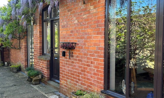 Willesborough Cottage | Coach House with walled garden, spacious in Kent countryside on small holding