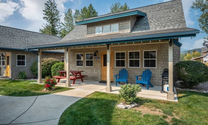 Dover Bay House | Coast Is Clear - Courtyard Beach Bungalow