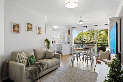 Southport Apartment | Coastal 1-Bed Apartment with Pool & Tennis Court
