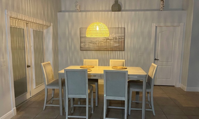 West Melbourne House | Coastal 3-bedroom house in lovely West Melbourne with fully equipped kitchen
