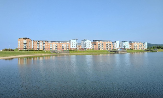 Llanelli Apartment | Coastal Apartments - Wales (Lake View)