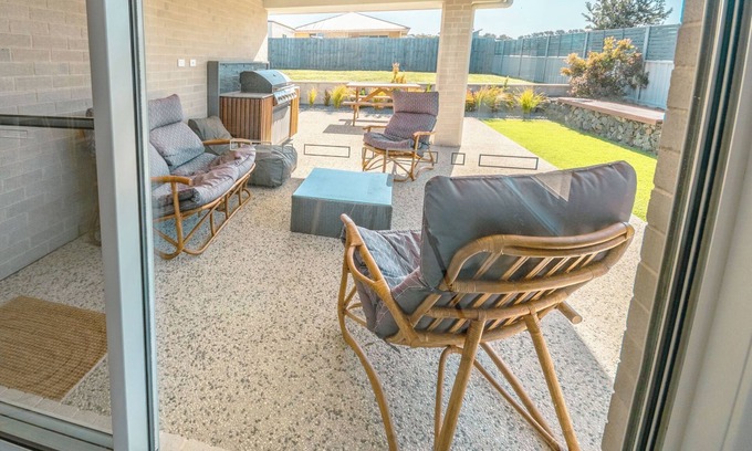 Hawley Beach House | Coastal Bliss Retreat Elegant Beachside Escape at Hawley Beach