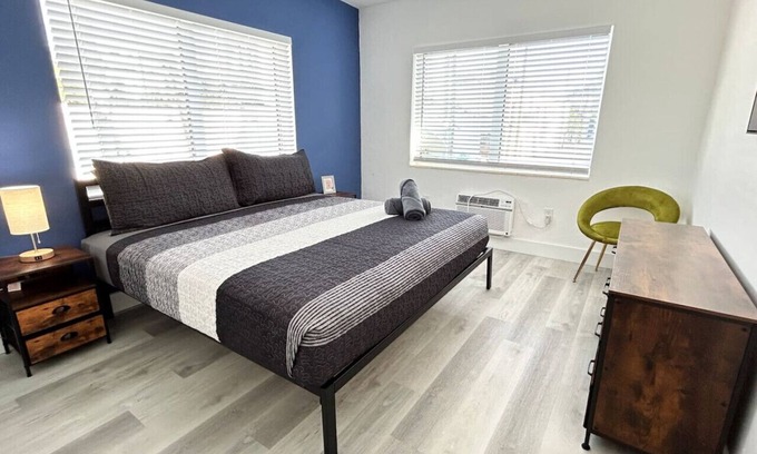 West Avenue Apartment | Coastal Charm Apartment South Beach