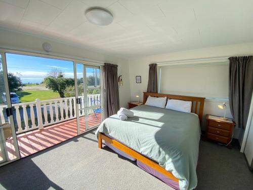 Patons Rock House | Coastal Charm in Patons Rock