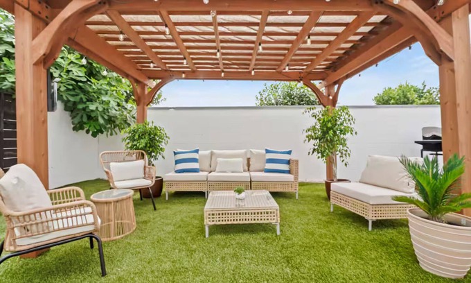 Harbor House | Coastal Chic 2BR/1b/Long Beach