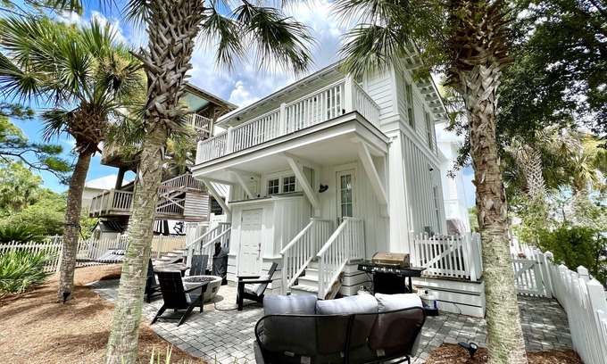 Sunnyside Cottage | Coastal Comfort 2 BR Cottage Private Pool