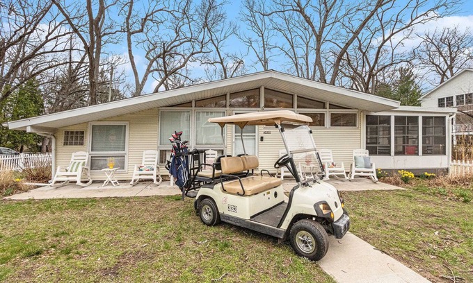 Grand Beach House | Coastal Comfort | Golf Cart, Ping Pong, Hot tub