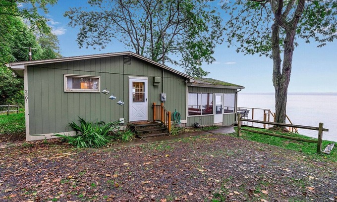 Town of Torrey Apartment | Coastal Cottage at Seneca Lake