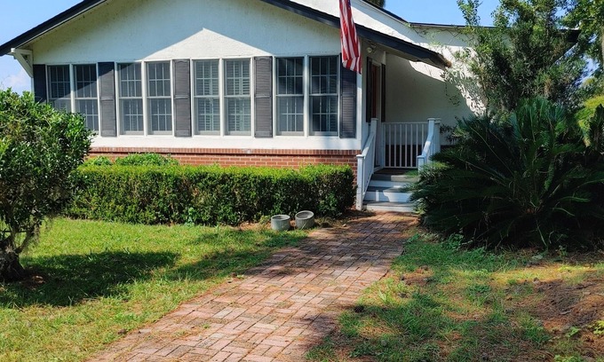 Whitemarsh Island Cottage | COASTAL COTTAGE BOAT DOCK FISH, WHITMARSH IS. SAVANNAH, TYBEE, GOLF NATL PARKS