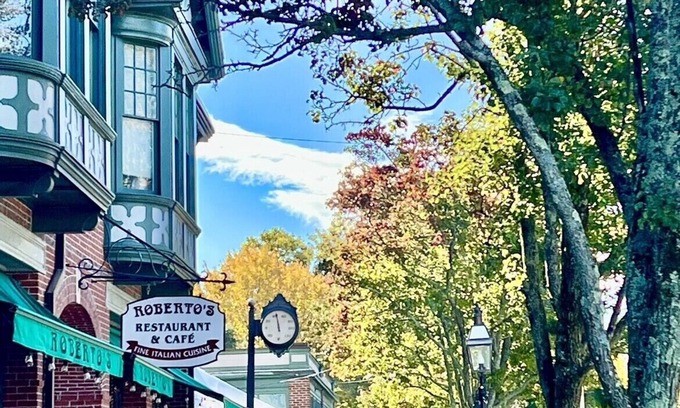 Bristol Cottage | Coastal cottage in downtown historic Bristol, RI. Walk to restaurants & water.