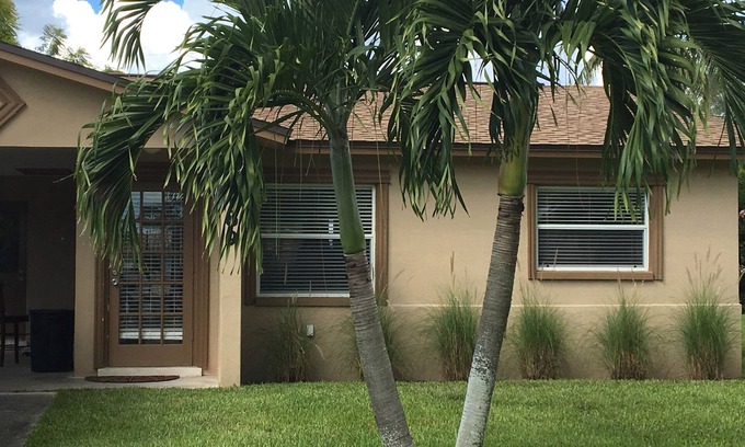 Naples Park House | Coastal Cottage near beaches, dining & shopping!