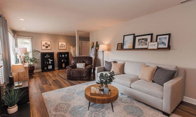 Del Rey Oaks House | Coastal Cul-De-Sac, Centrally Located Monterey Peninsula Home