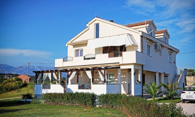 Ljubac Apartment | Coastal Escape in Ljubač