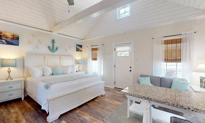 Lower Township Cottage | Coastal Estate – Private Cottage with King Bed & Pool Access