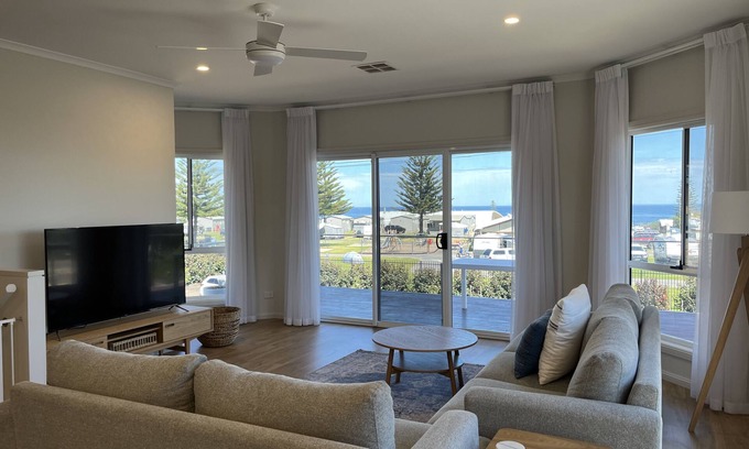 Christies Beach House | Coastal family retreat just metres from the beach!
