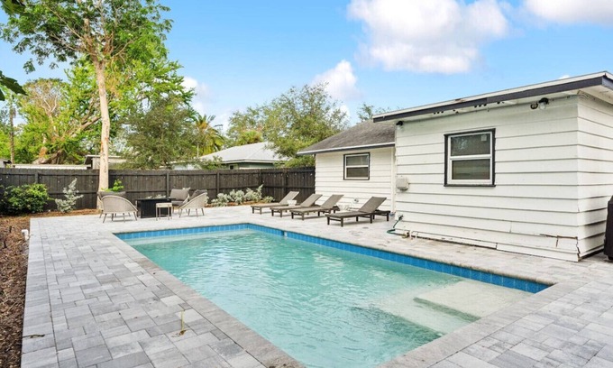 Alta Vista House | Coastal Getaway *With Bikes & NEW Saltwater Pool*