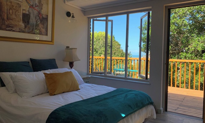 Glentana Other | Coastal Gold House: Spacious, Modern house in Glentana (8 Slp, 3 bath, 3-living)