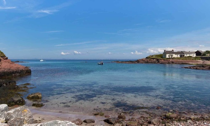 St Ishmaels House | Coastal Haven - Ideal for Skomer Island