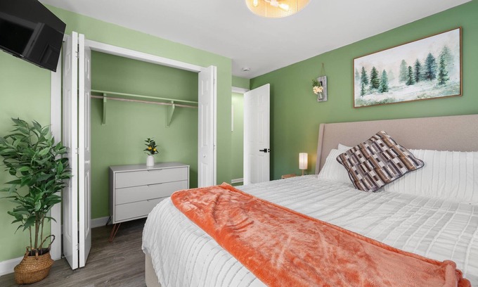 Pawcatuck Apartment | Coastal Retreat 2BR Near Beaches & Mystic