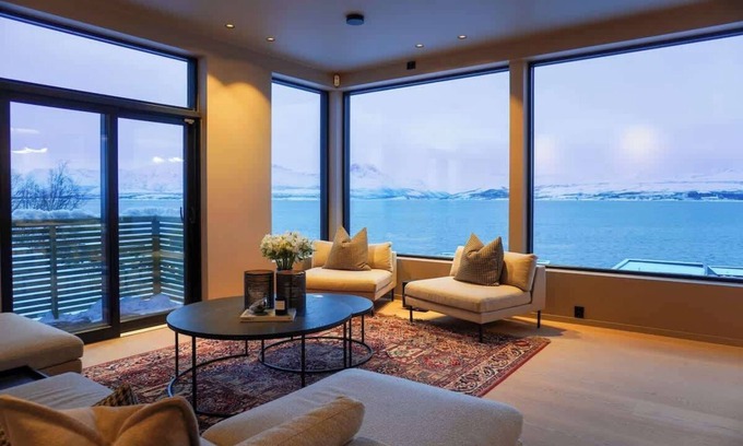 Tromso House | Coastal Retreat 3 Bedroom Haven