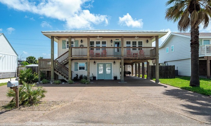 Key Allegro House | Coastal Therapy ~ ~ Beautiful 3/3 Home in Key Allegro with Water views!