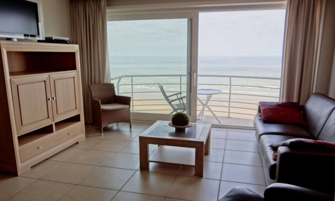 Nieuwpoort-aan-Zee Apartment | Coastal Town Stay with Views