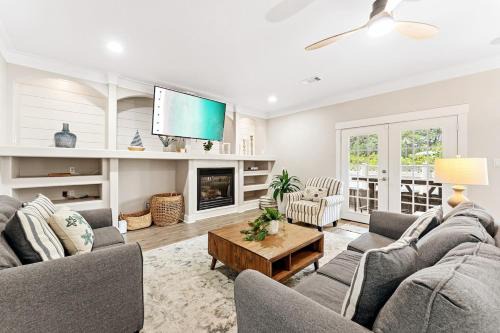 Emerald Waters Village House | Coastal91 Free Golf Cart Gated Beach Access