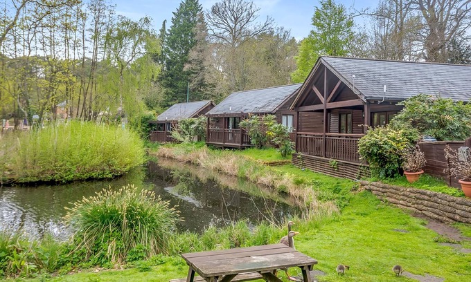 Tilford Ski Chalet | Cobbett Contemporary Premier