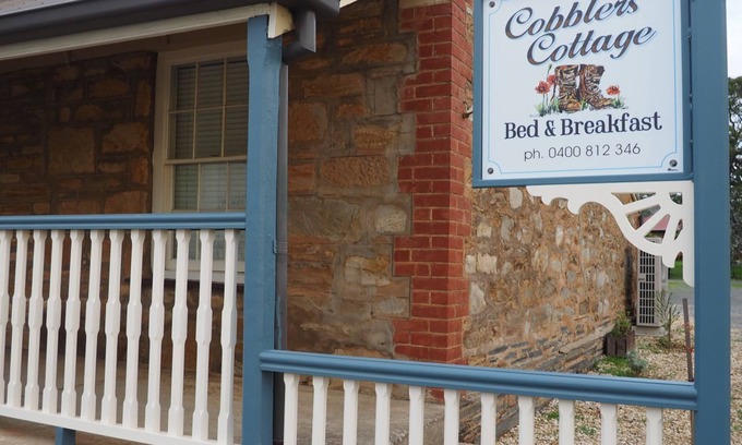 Willunga Bed & Breakfast | Cobblers Cottage B & B accommodation