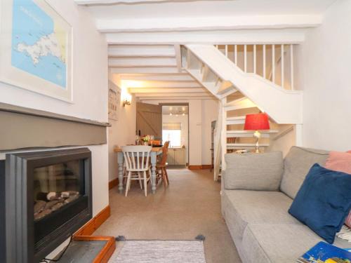 Kilkhampton House | Cobblestone Cottage
