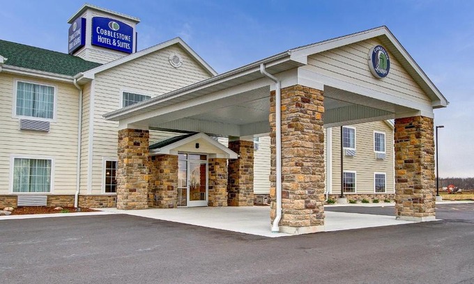 Pulaski Hotel | Cobblestone Hotel & Suites Pulaski/Green Bay