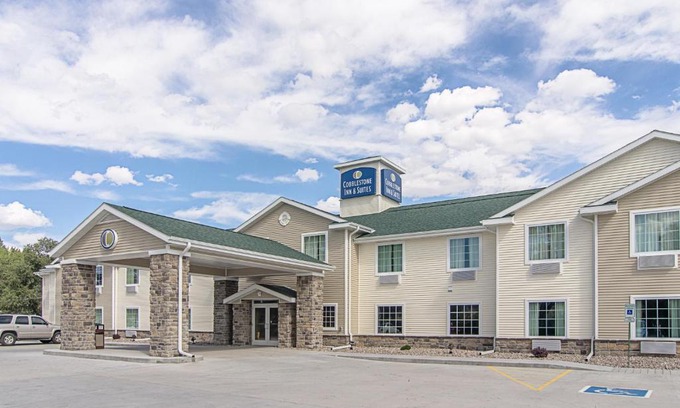 Guernsey Hotel | Cobblestone Inn & Suites - Guernsey
