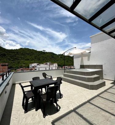 San Gil Apartment | Cocina full, parqueadero y acceso a jacuzzi y bbq
