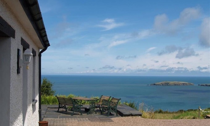 Cardigan Cottage | COCKSHEAD COTTAGE, pet friendly, with a garden in St Dogmaels