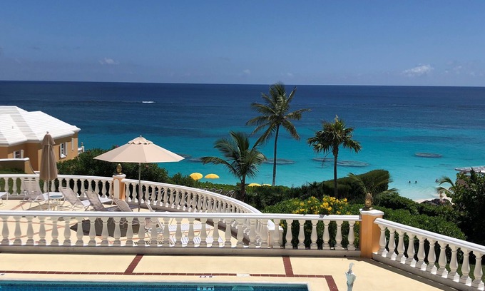 Paget Hotel | Coco Reef Bermuda
